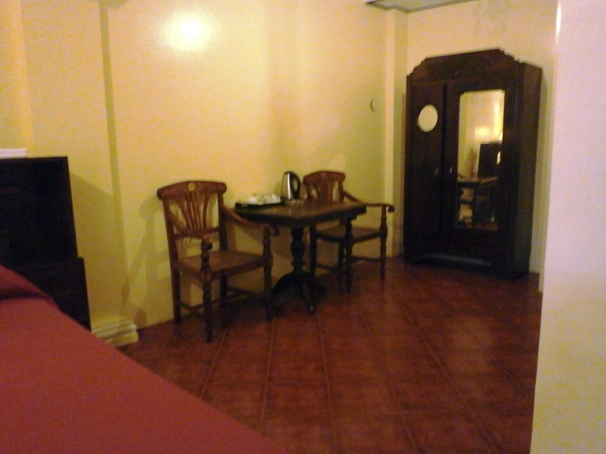 True Home Hotel Balabag  Rum bild